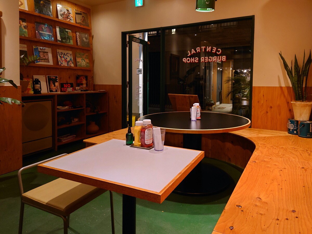 アメリカンな雰囲気の店内