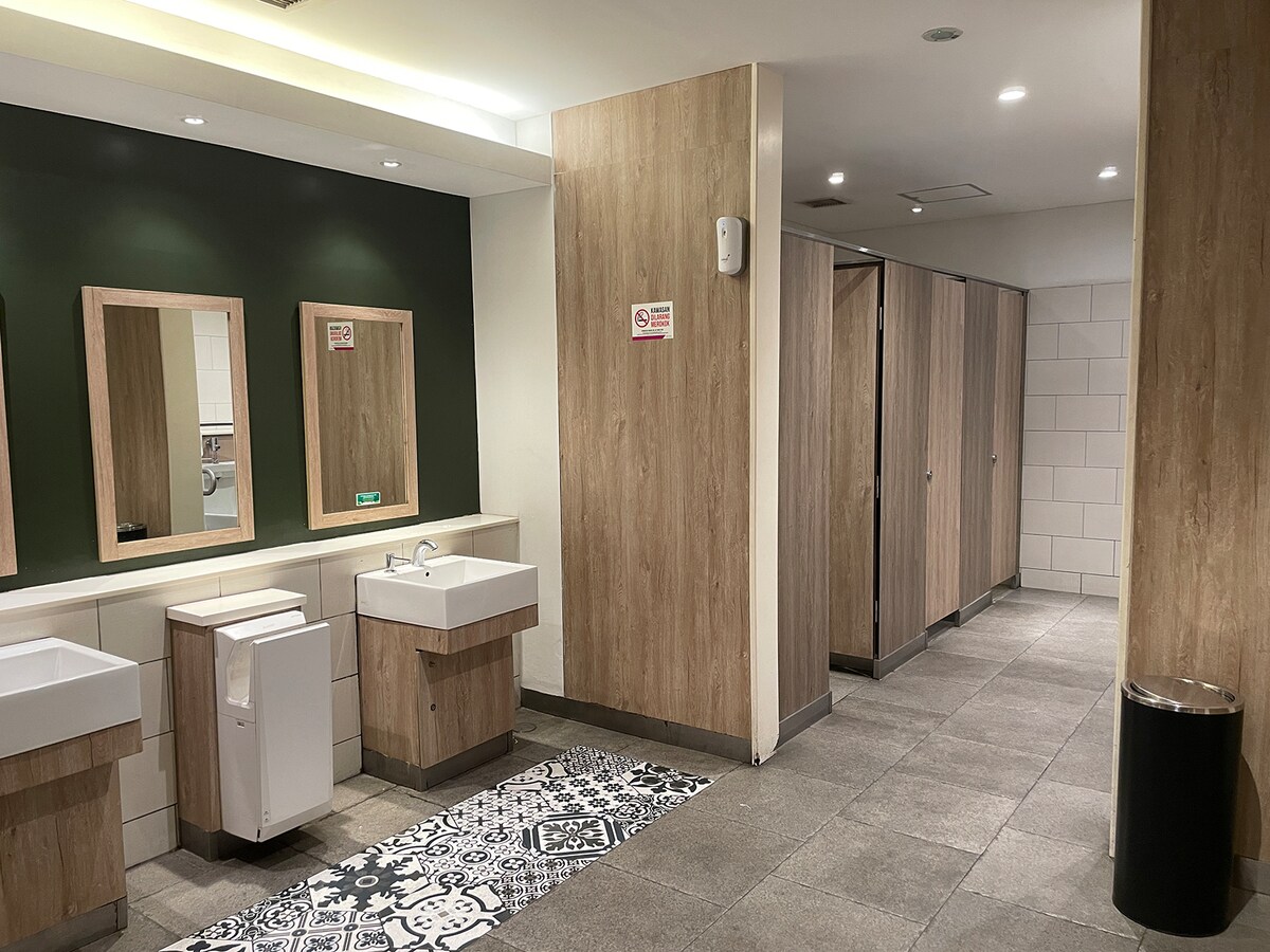 高級ショッピングモールのトイレはきれい