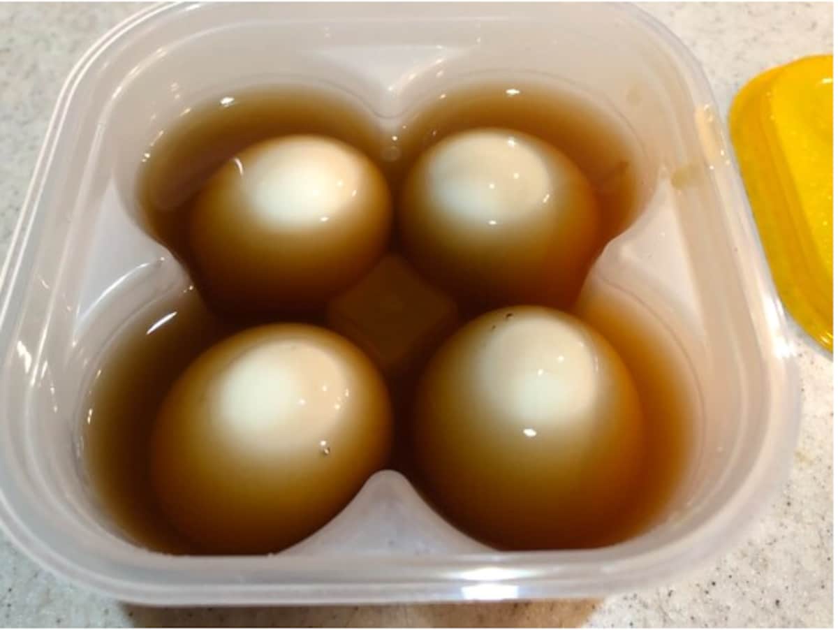 調味料とゆで卵を入れて漬けるだけ