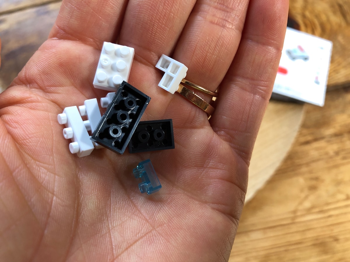 ダイソーの「プチブロック」のパーツは小さい