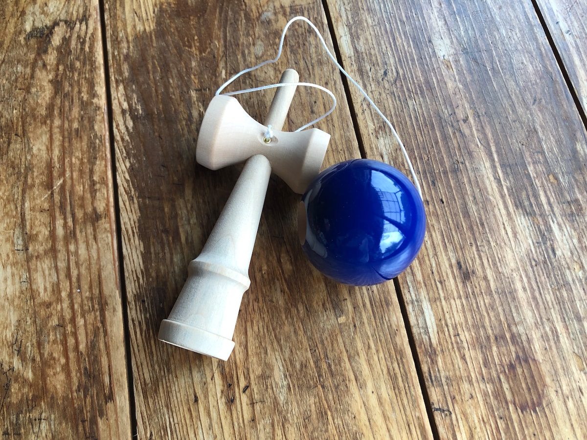 ダイソーの「スポーツけん玉」