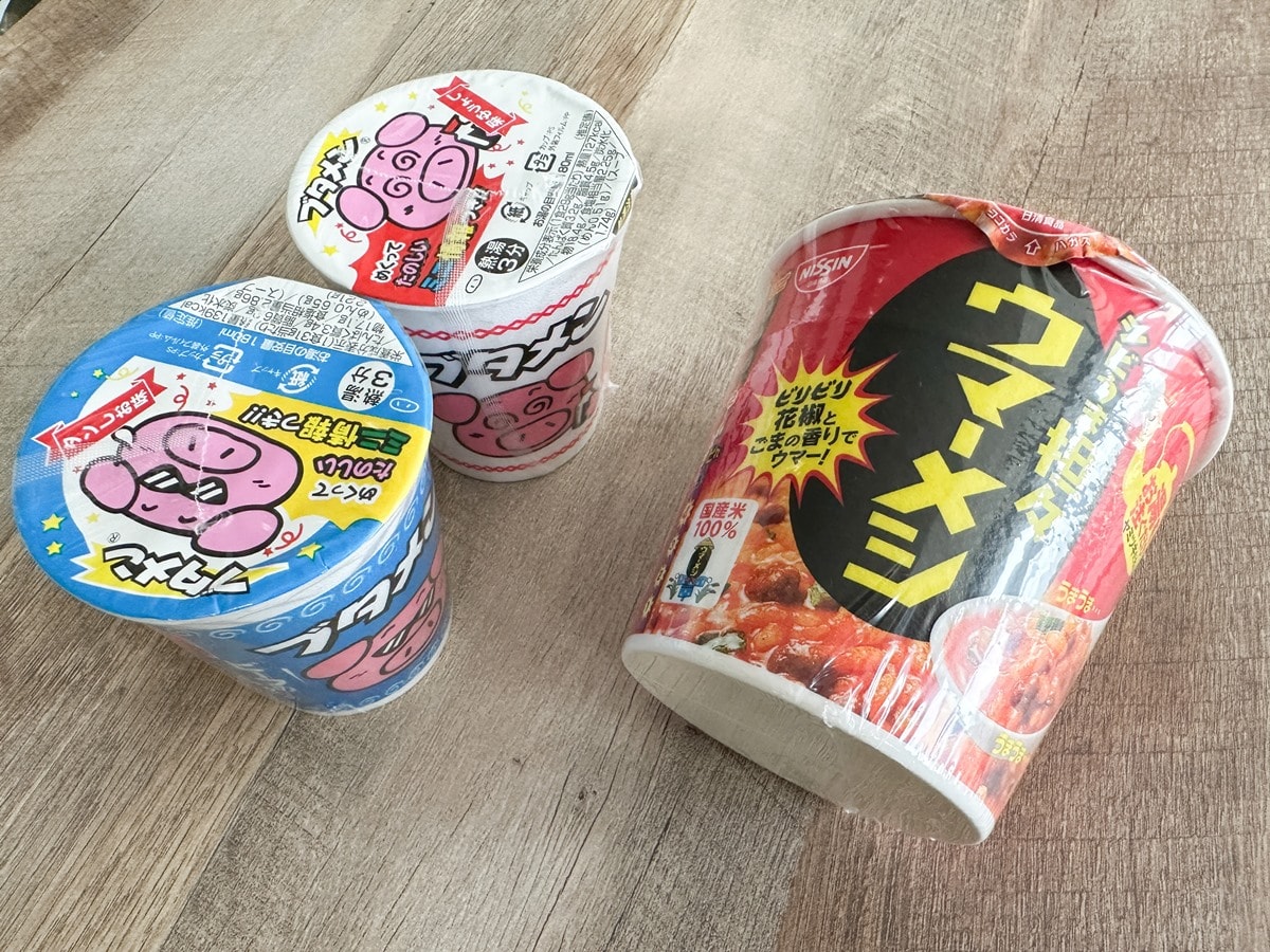 カップ麺とカップご飯