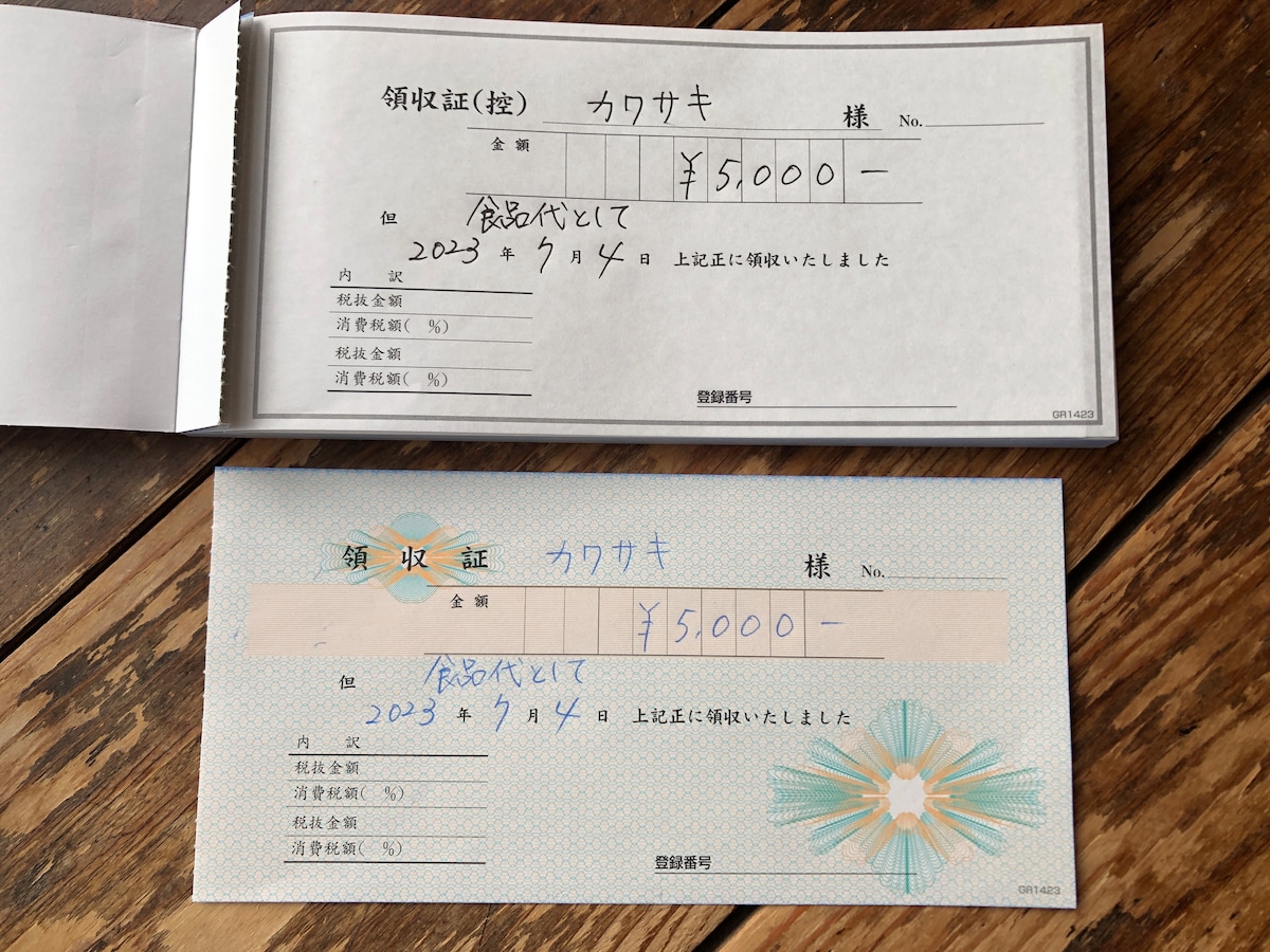 ダイソーの「領収証　小切手判」に必要事項を記入していく