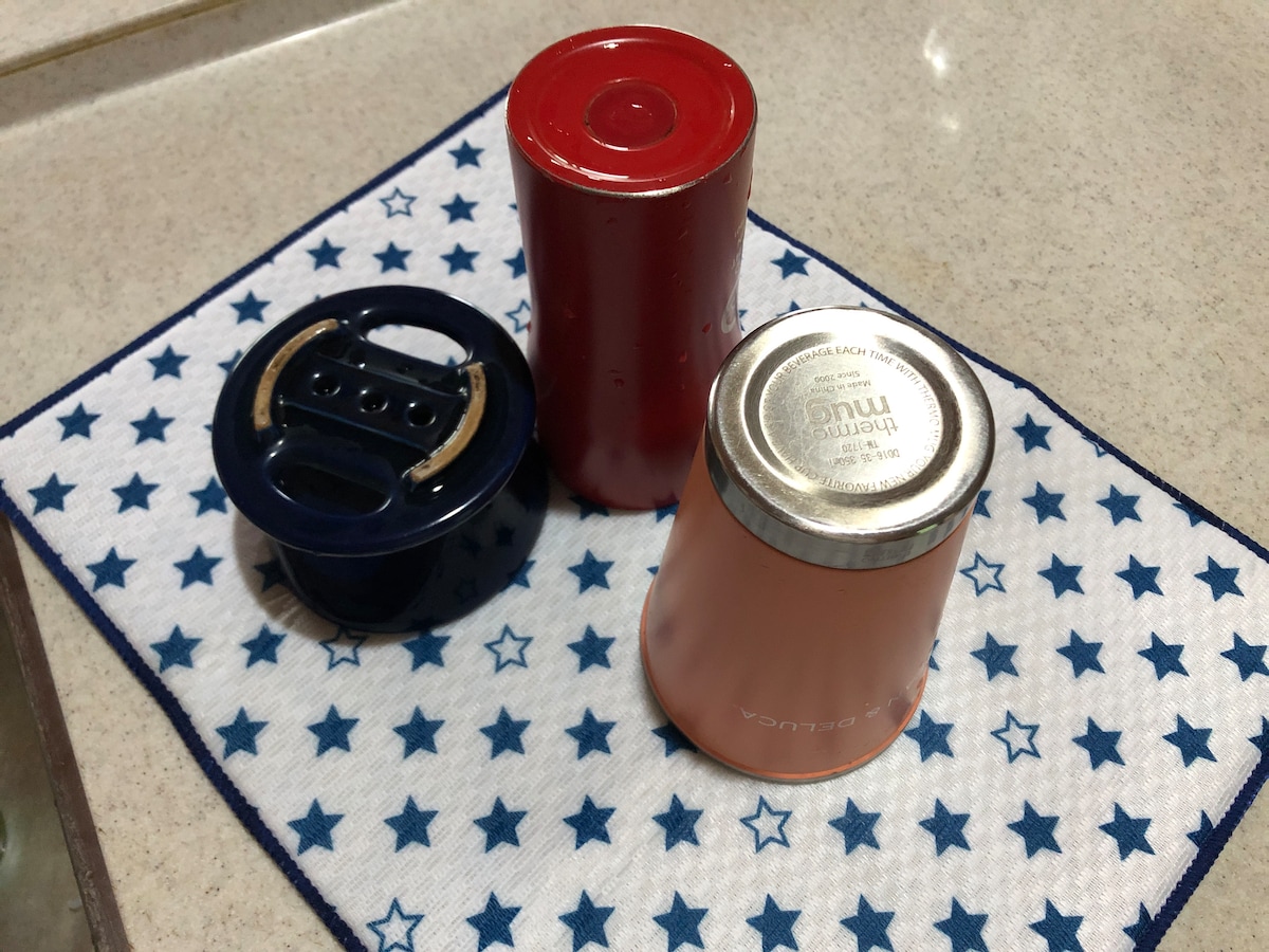 ダイソーの「吸水マット」は食器の水気を吸い取ってくれる
