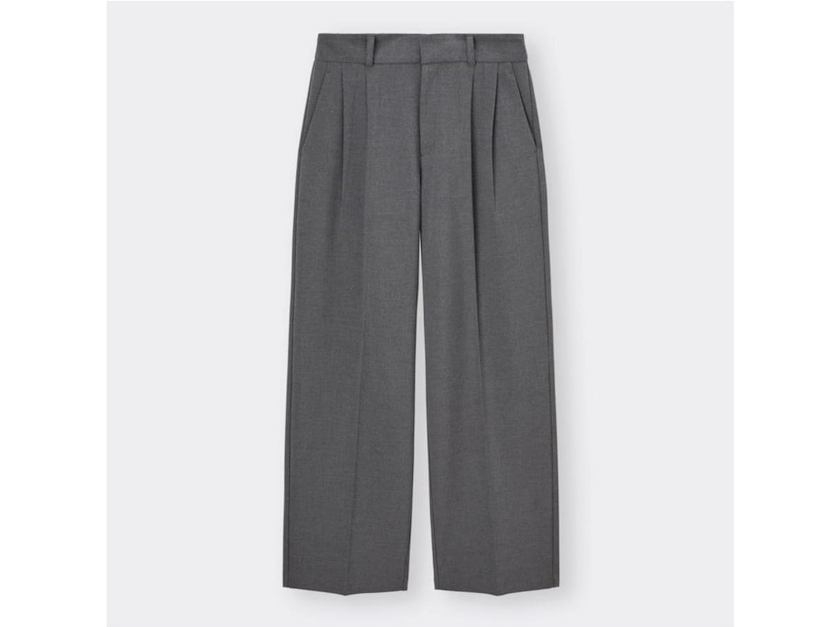 ジーユー　タックワイドパンツ　2490円（税込）