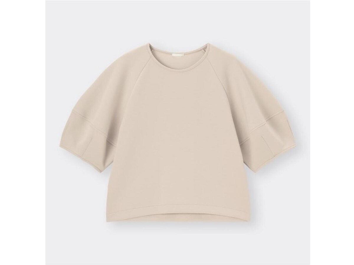 ジーユー　ランタンスリーブT　1490円（税込）※一部店舗およびオンラインストアのみ販売