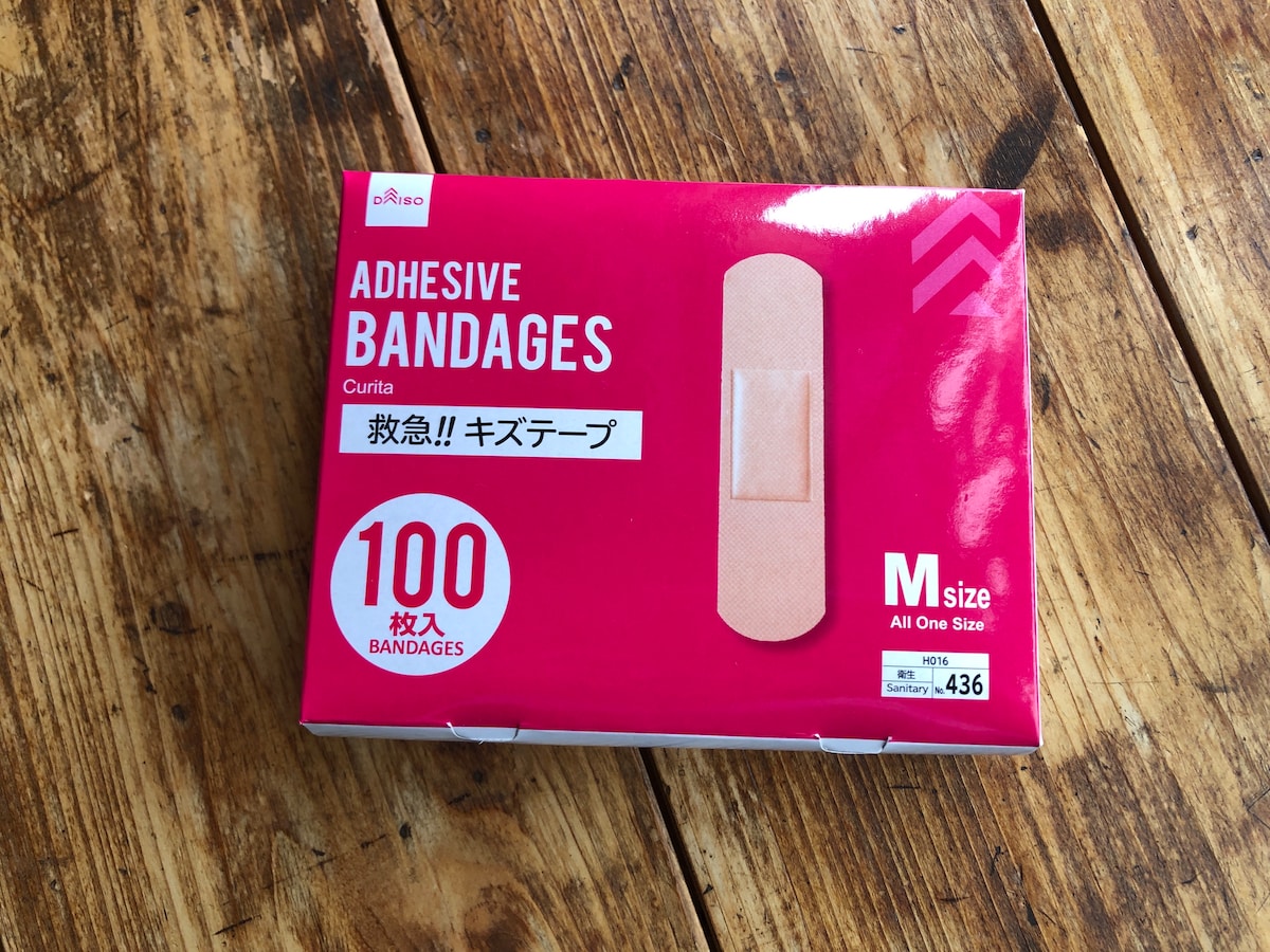ダイソーの「救急！！キズテープ　100枚入」
