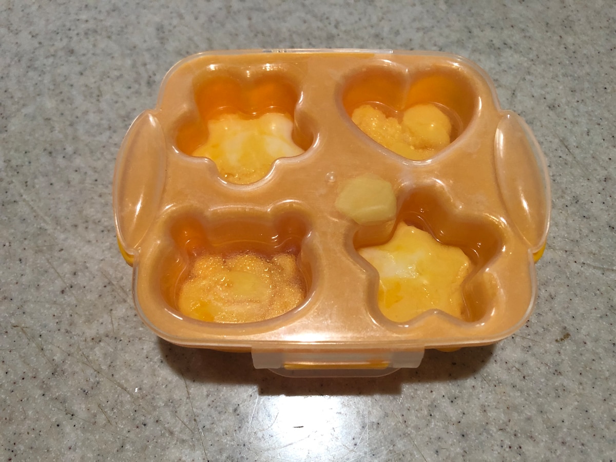 電子レンジから出したら、バックルで固定する