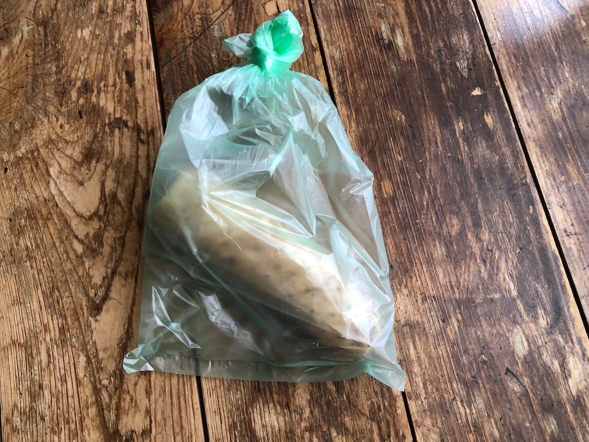 ダイソーの「鮮度保持キッチンパック44枚」は長い野菜も入れやすい