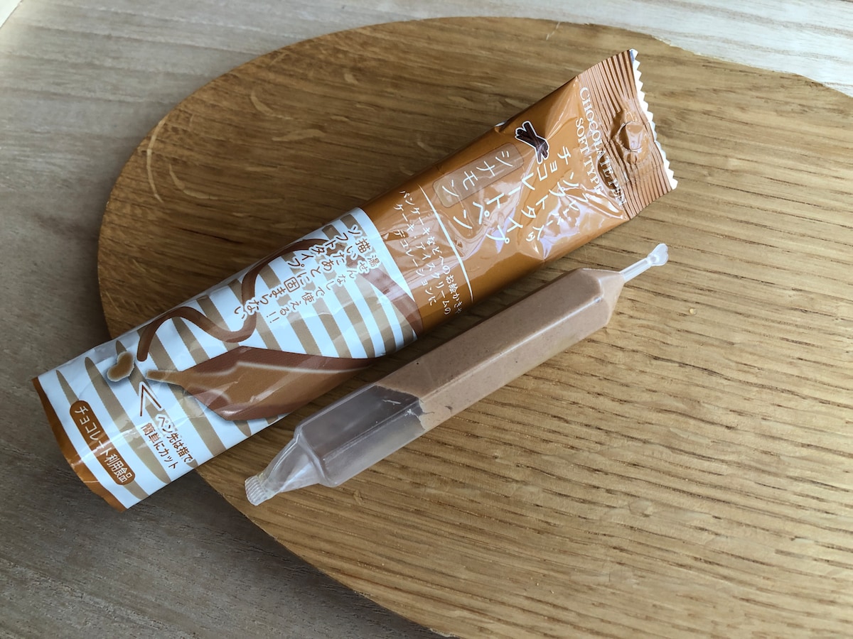 セリアの「フレーバー入り　ソフトタイプ　チョコレートペン　シナモン」