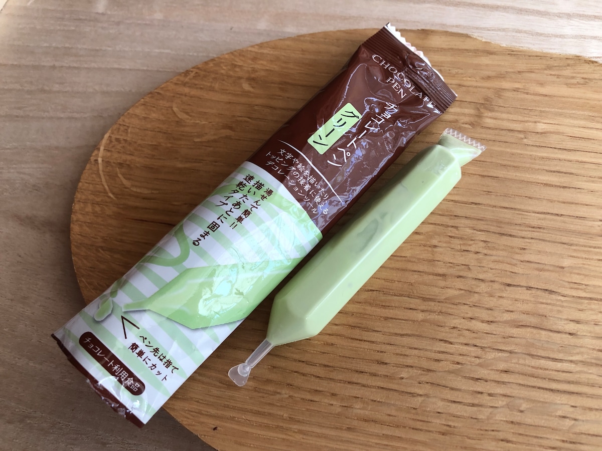セリアの「チョコレートペン　グリーン」