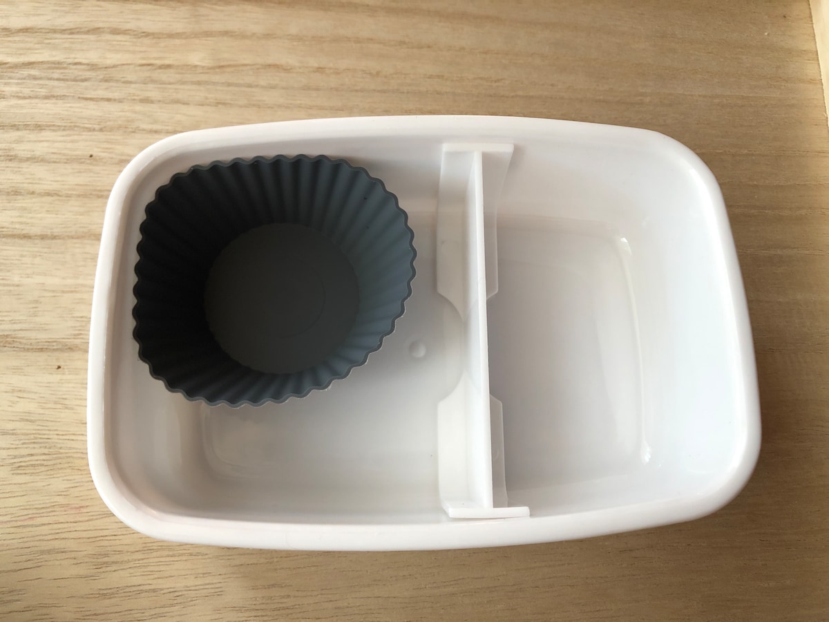 ダイソーの「シリコーンおかずカップ 8号」をお弁当箱に入れてみる