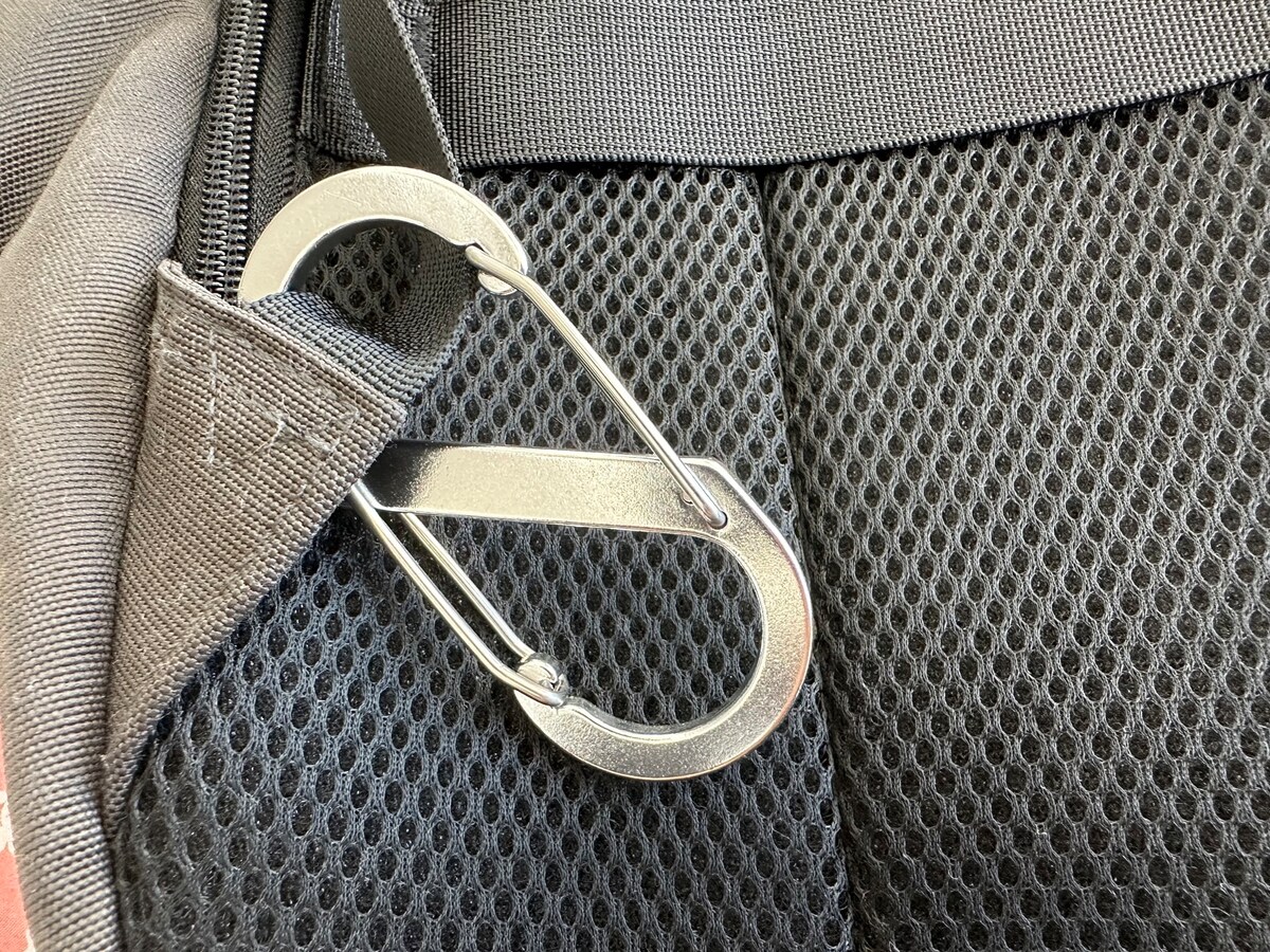 ダイソーの「S字カラビナ」110円（税込）