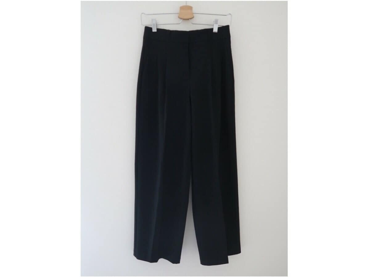 GU タックワイドパンツ 2490円（税込）※定価
