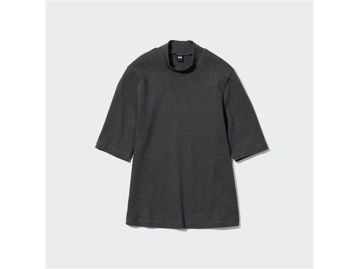 ユニクロ　ハイネックT　1500円（税込）