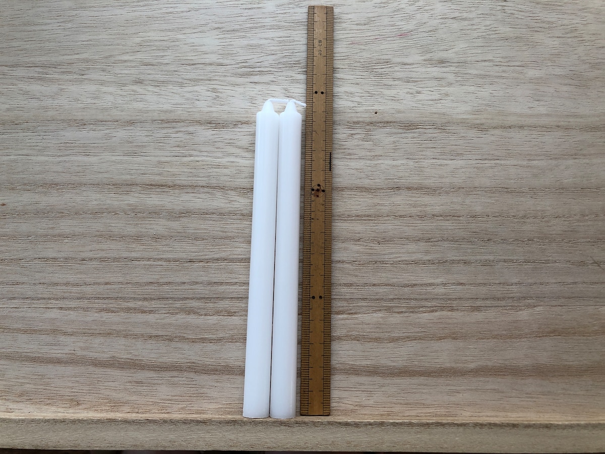 キャンドゥの「灯明用ろうそく 3号」の長さは約14.5cm