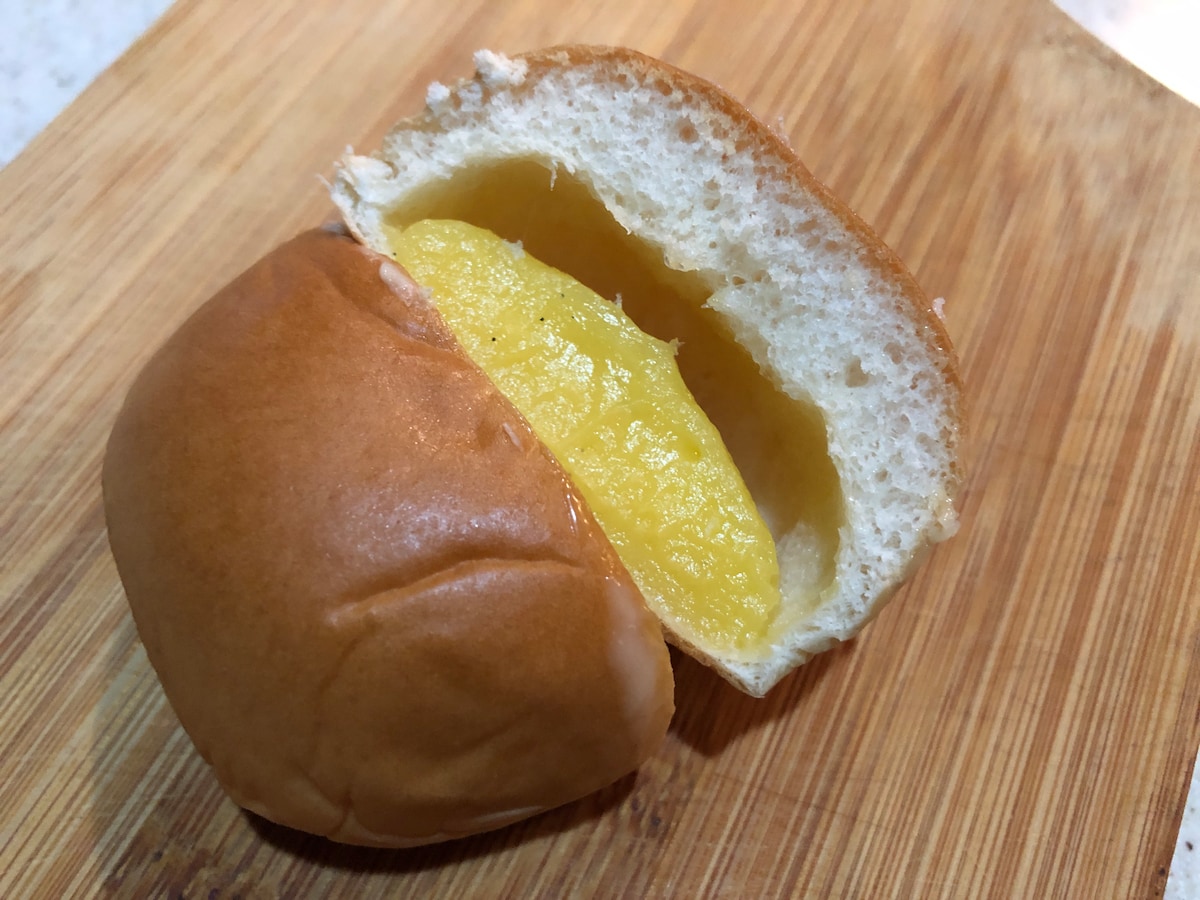 ローソンの「ミニクリームパン4個入り」のパンはふわふわ