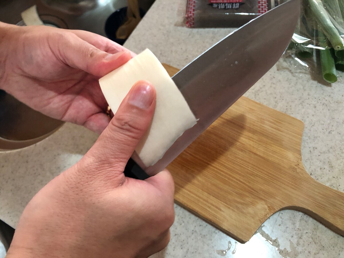 ダイソーの「万能包丁」でかつらむきをしてみる