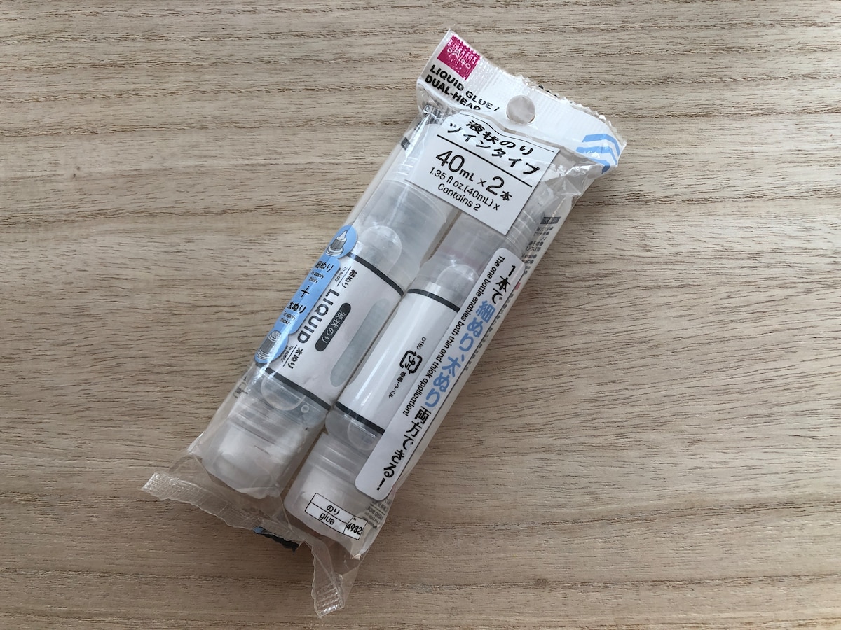 ダイソーの「液状のり　ツインタイプ」