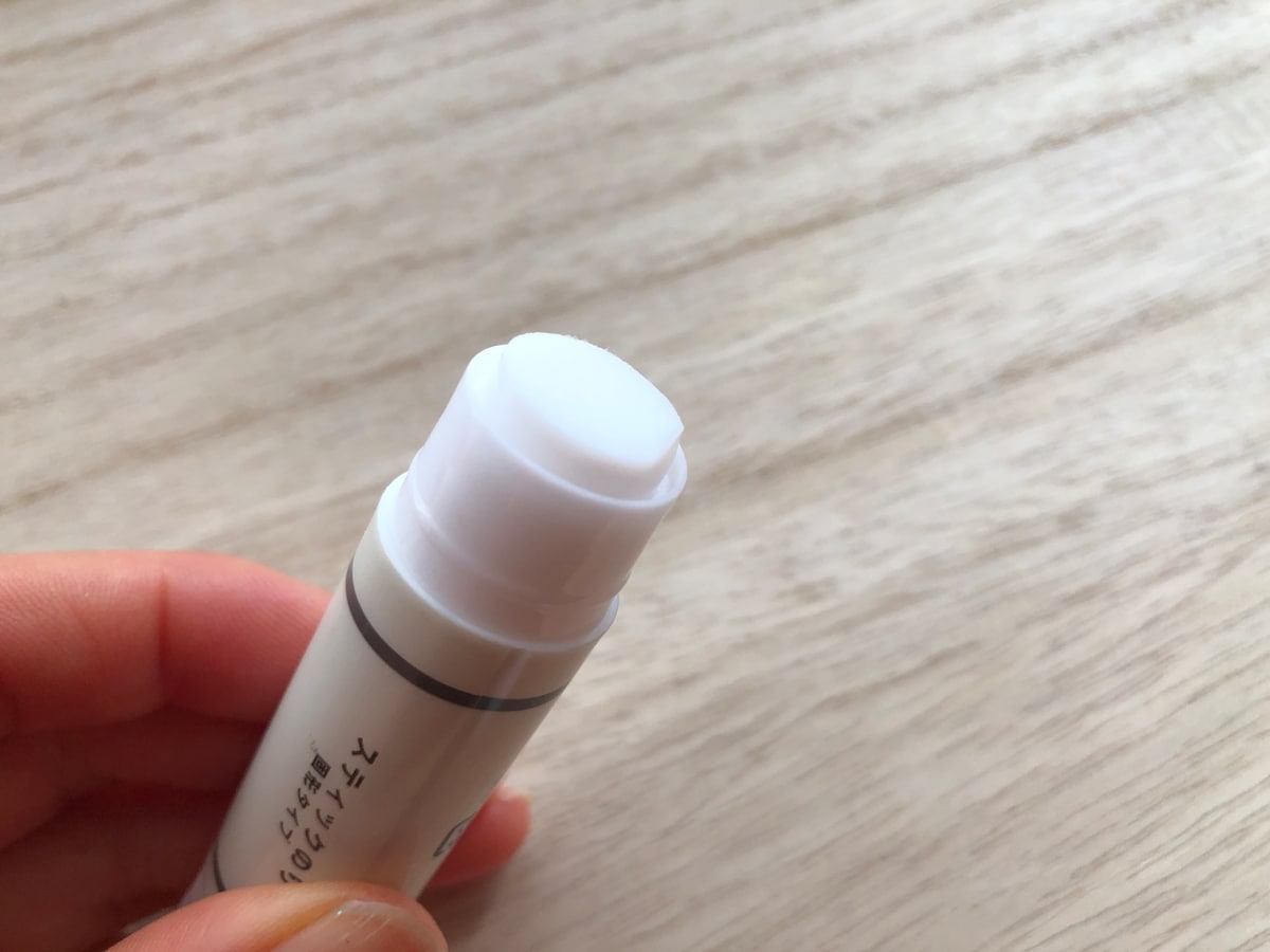 ダイソーの「スティックのり」には色はついていない