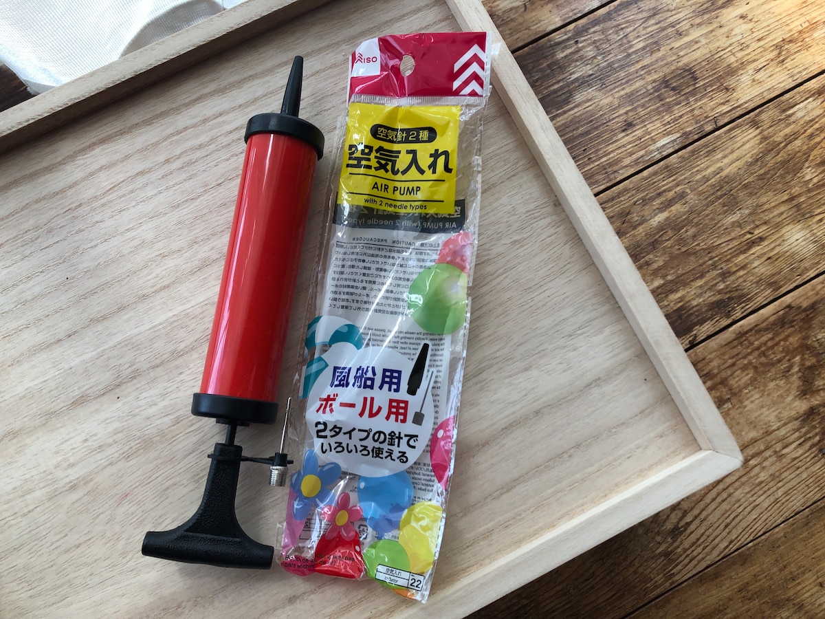 ダイソーの「テープ風船」を作るには、エアポンプ（空気入れ）があると便利
