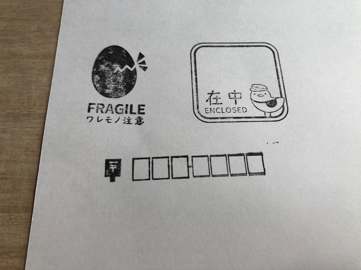 セリアの「ラバースタンプ」は「在中」「ワレモノ注意」「郵便番号」の3種類のスタンプ入り