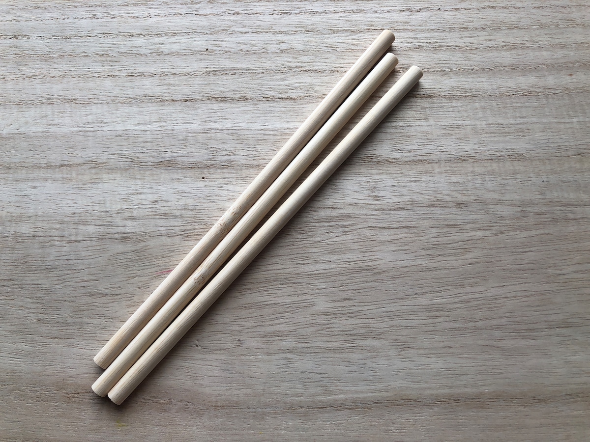 ダイソーの「竹で作られた環境にやさしいストロー」は食器用洗剤で洗えば何度か使える