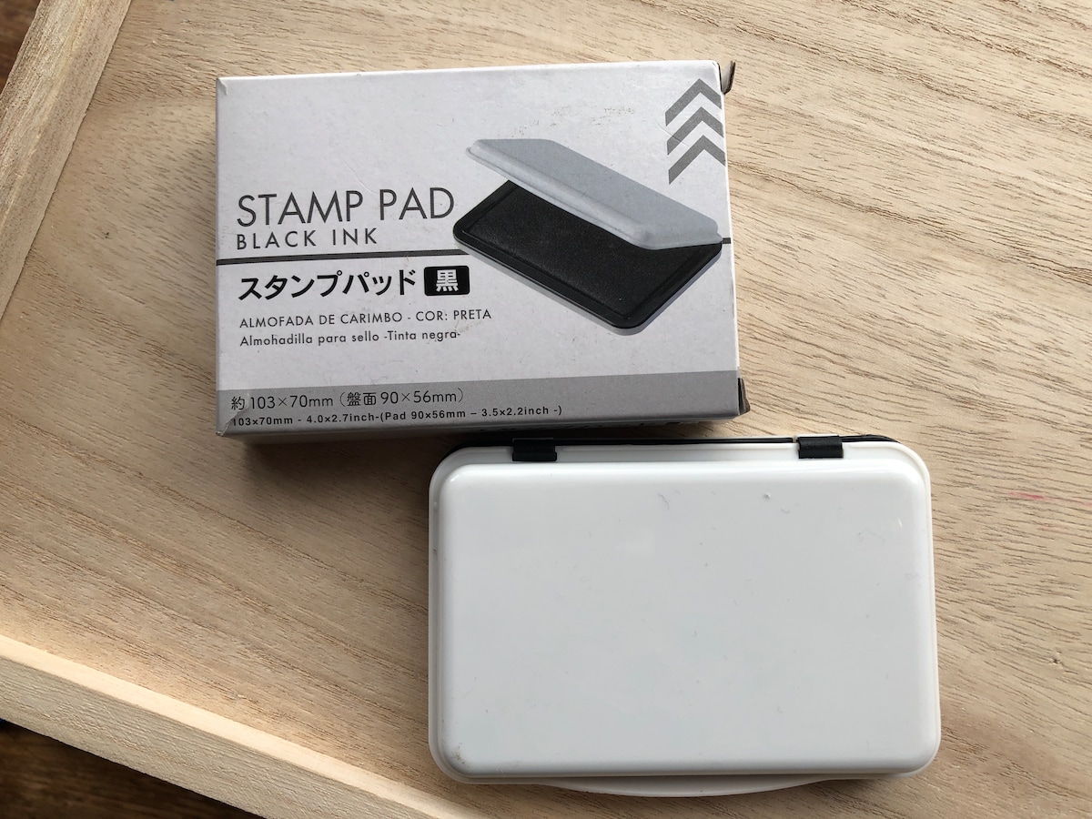 ダイソーには「スタンプパッド」など、インクも一緒に買っておきたい