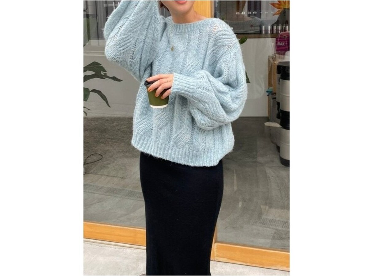コーデのキーになりやすいニットは人とかぶりにくいデザインが◎　出典：WEAR