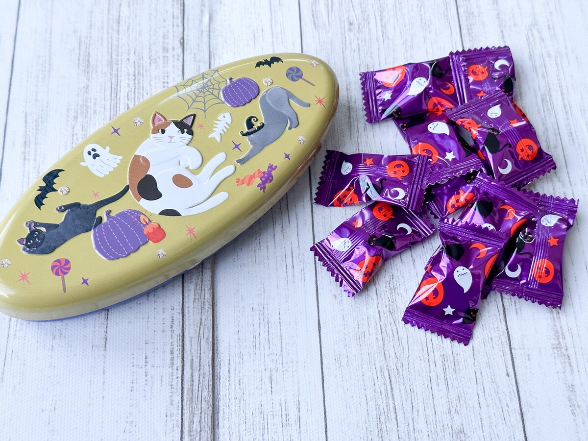 カルディ「ハロウィン ネコオーバル缶」税込421円