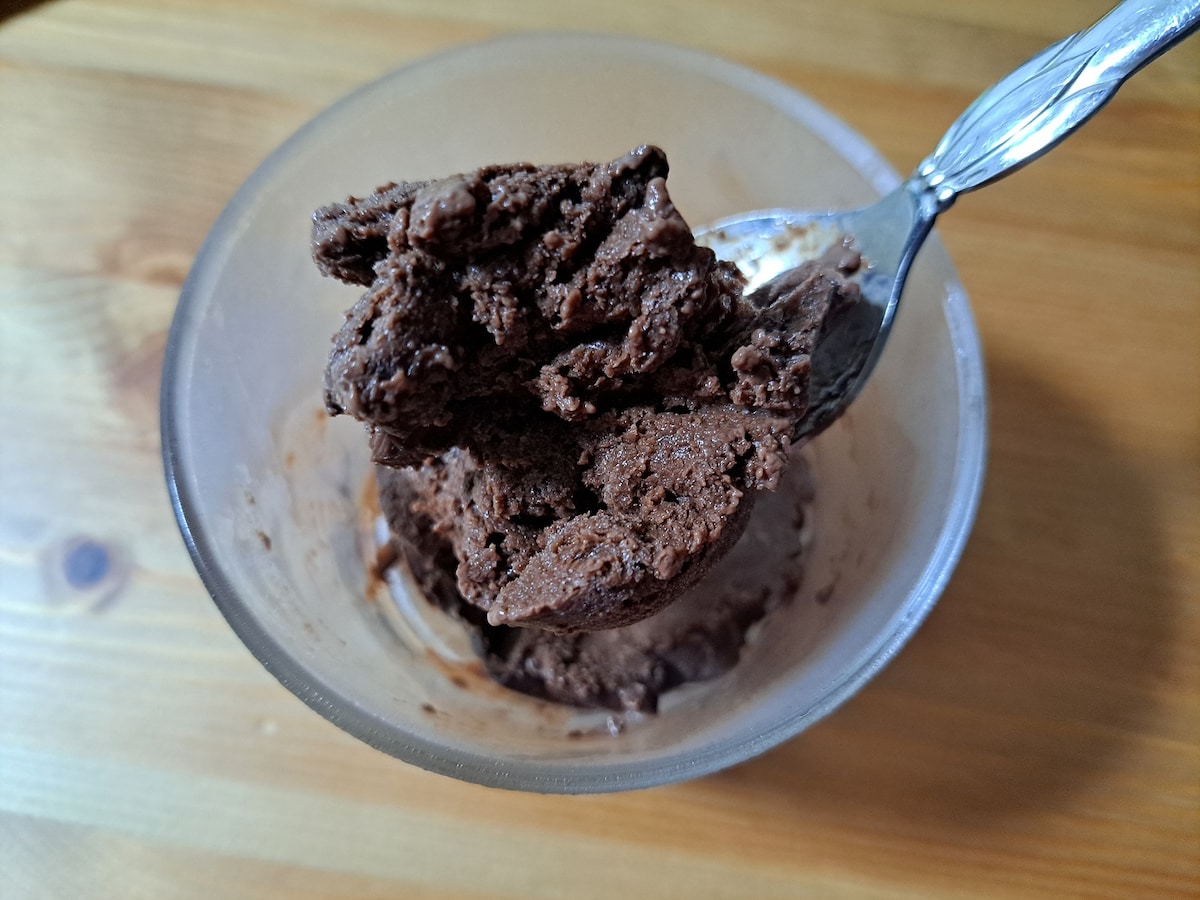 業務スーパーの「チョコババロア」は凍らせるだけでアイスに！