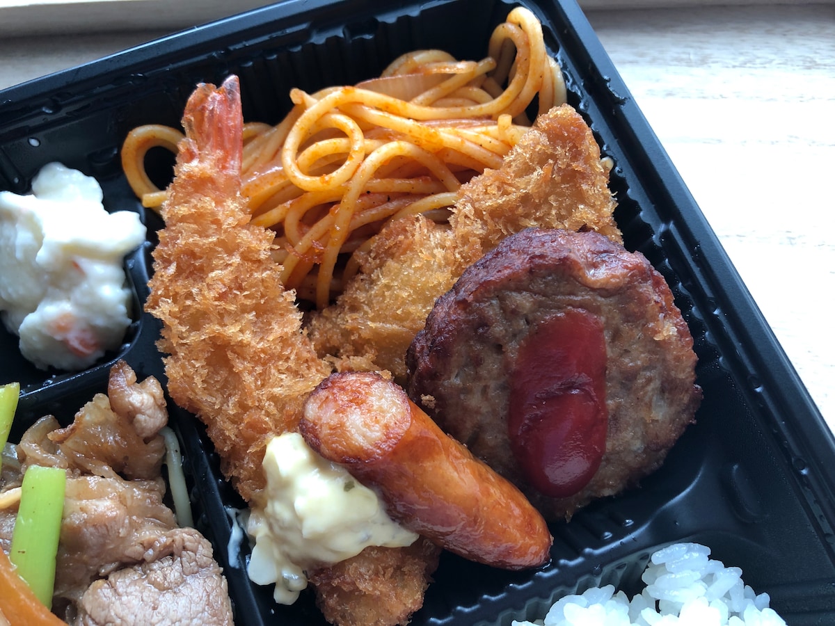 えびフライ、ウインナー、プチハンバーグ
