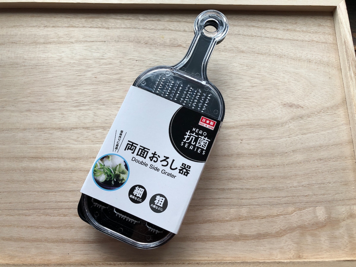 ダイソーの「抗菌　両面おろし器」