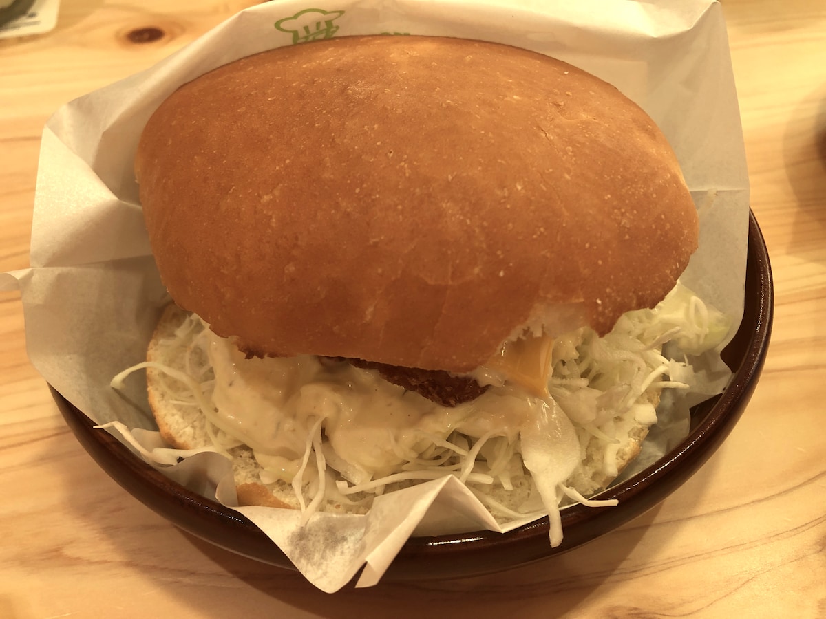 コメダ珈琲店の「フィッシュフライバーガー」