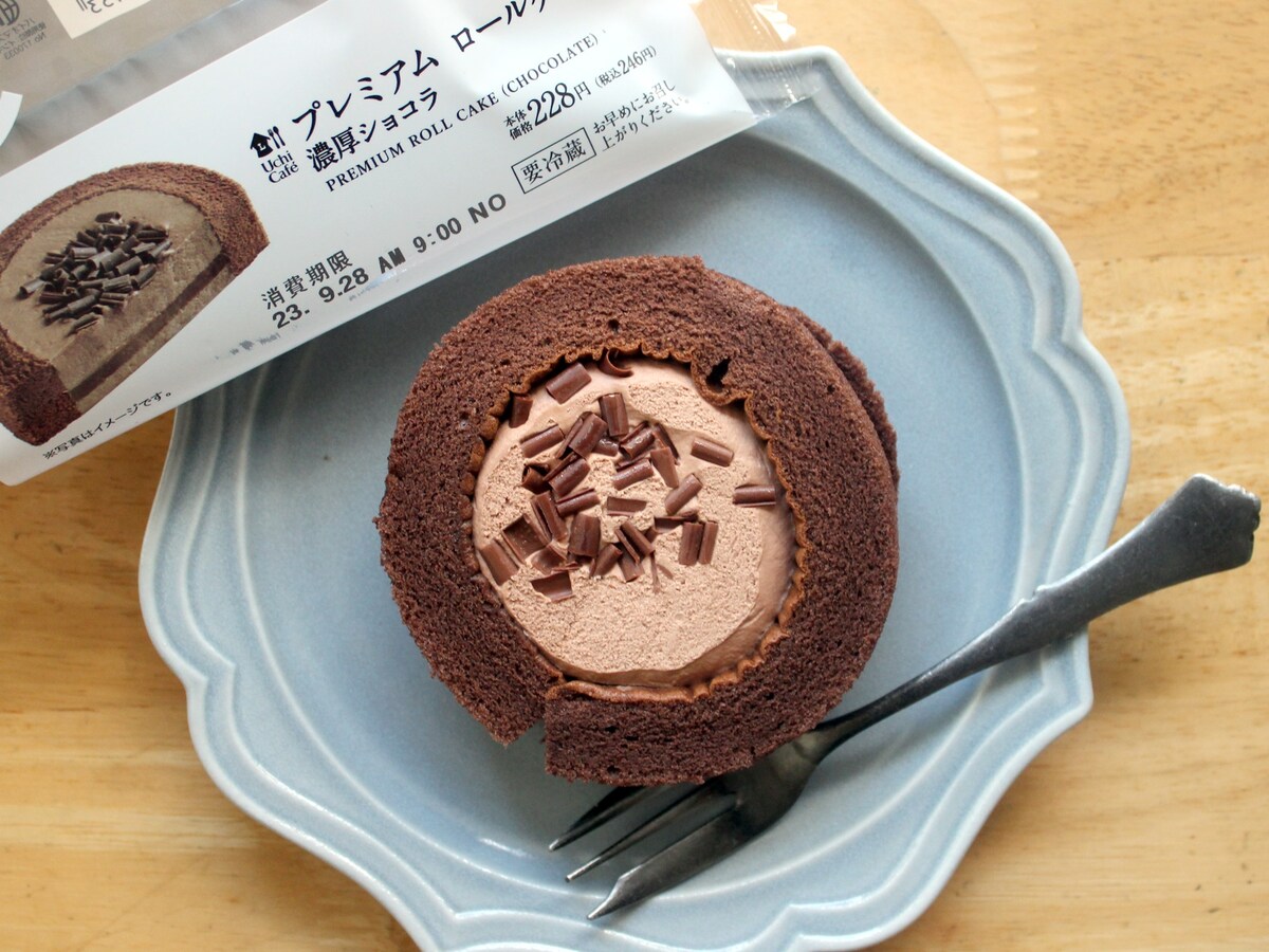 ローソン「プレミアムロールケーキ（濃厚ショコラ）」