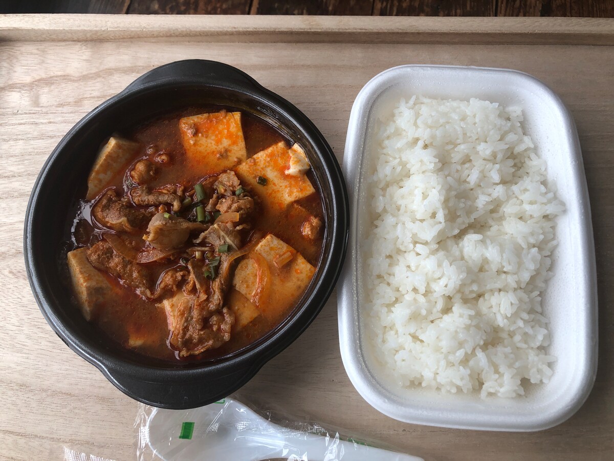 ほっともっとの「牛スンドゥブ弁当」は辛い物が苦手でも食べられる