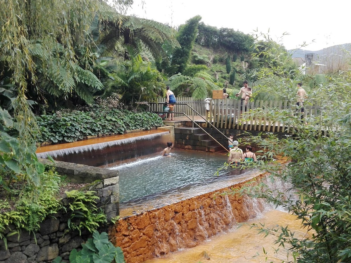 リラックスしたい人でにぎわうポルトガルの温泉（Photo by Turismo dos Açores）