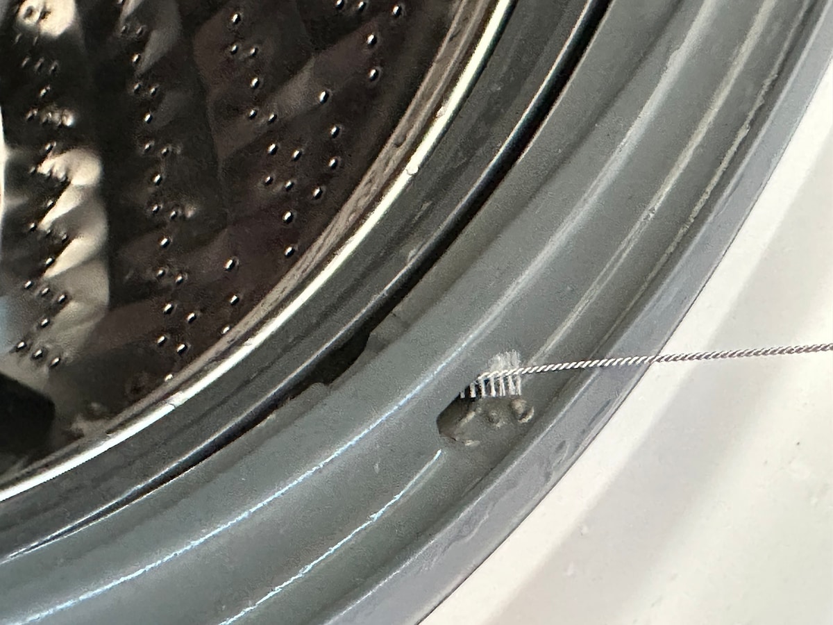 ドラム式洗濯機　パッキンのほこり掃除