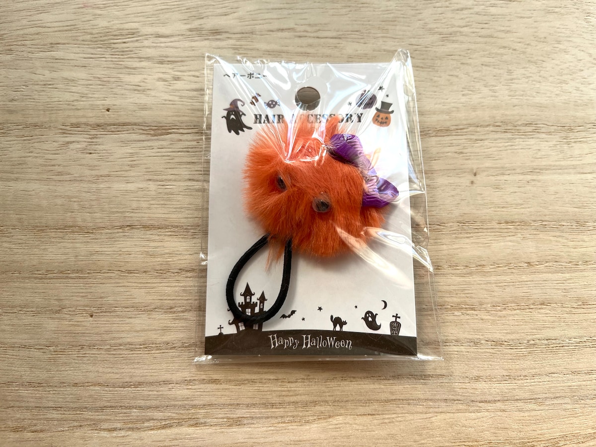 セリアの「ハロウィン もこもこりぼんポニー」
