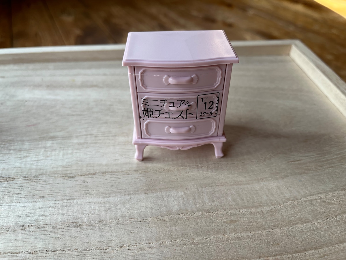ダイソーの「ミニチュア　姫チェスト」