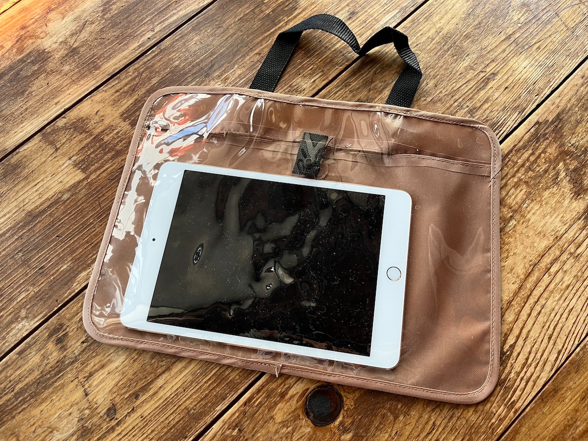 ダイソーの「カータブレット収納ポケット」