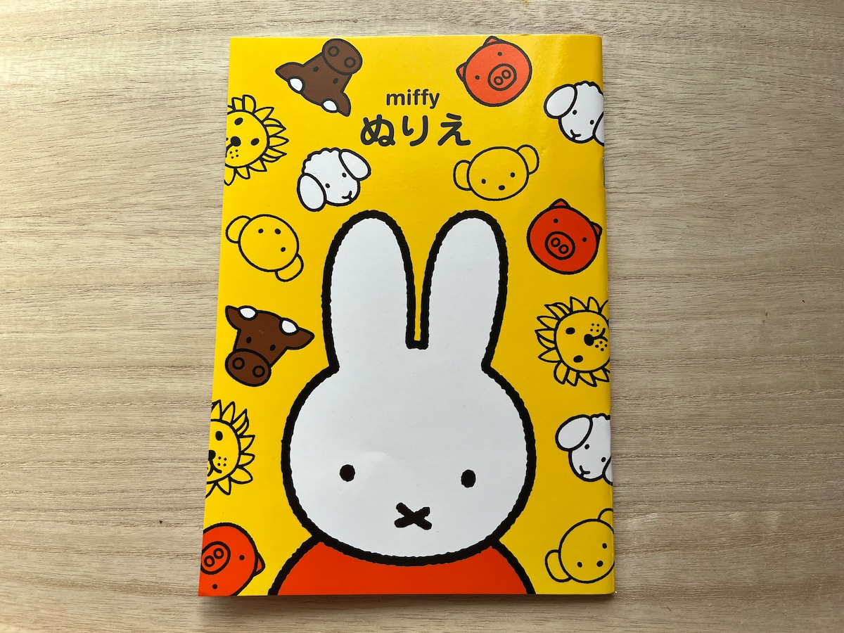 キャンドゥのミッフィーが描かれている「ぬりえ」