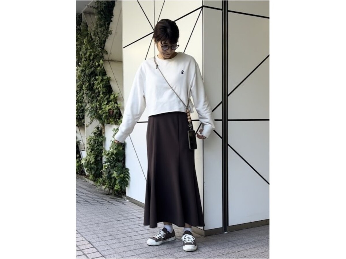 秋の行楽シーズンにも便利！ 何にでも合うシンプルスニーカーは買い　出典：WEAR
