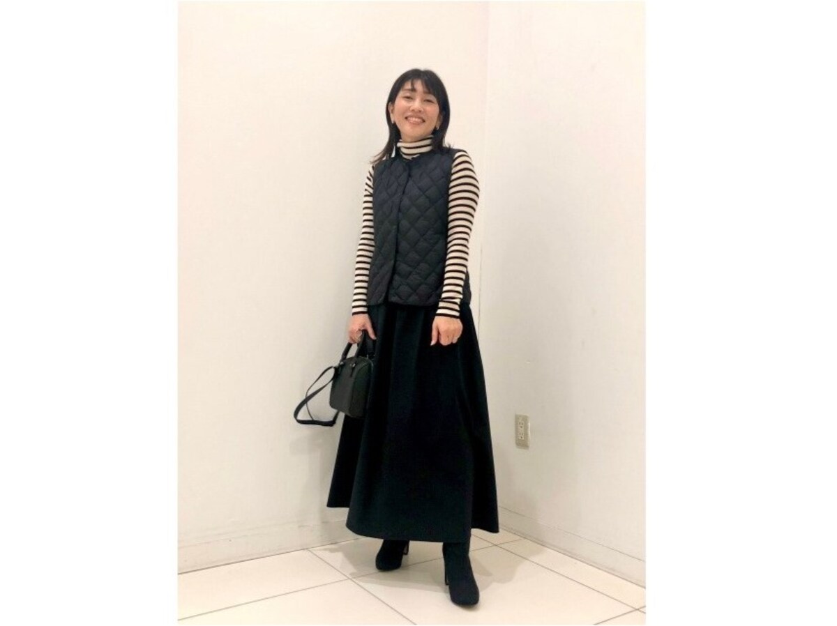ボーダーニットの上に重ねてもすっきり見えるシルエットが使いやすい　出典：WEAR