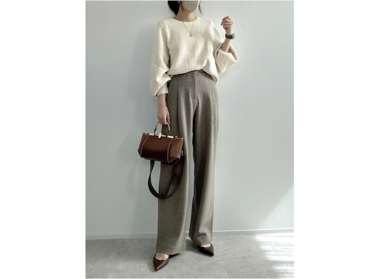ゆったりとしたスリーブが可愛いウール100％ニットは買い！　出典：WEAR