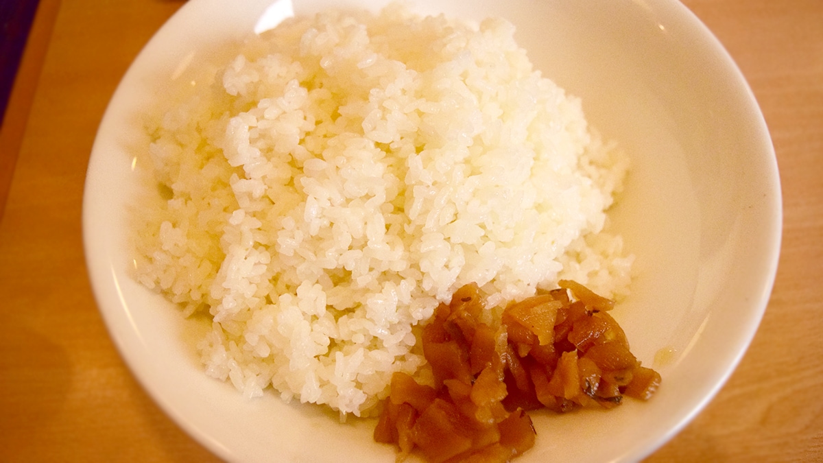 ごはんはたくさん入っていますが、福神漬けの量はさほど多い印象はありません。