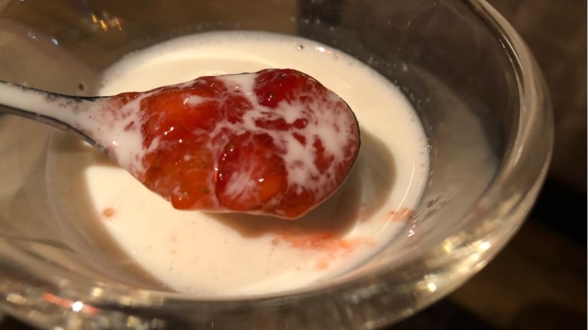 しっかりとしたイチゴの味がしますし、果肉のつぶつぶ食感もあります。