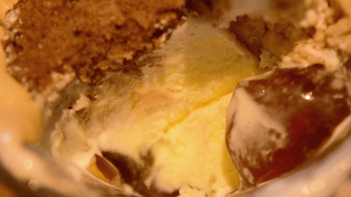 モンブランゾーンの下にはバニラアイスクリームが隠れています。
