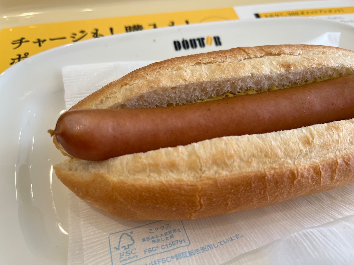 ドトールの「ジャーマンドッグ」のソーセージは皮がパリッとしている
