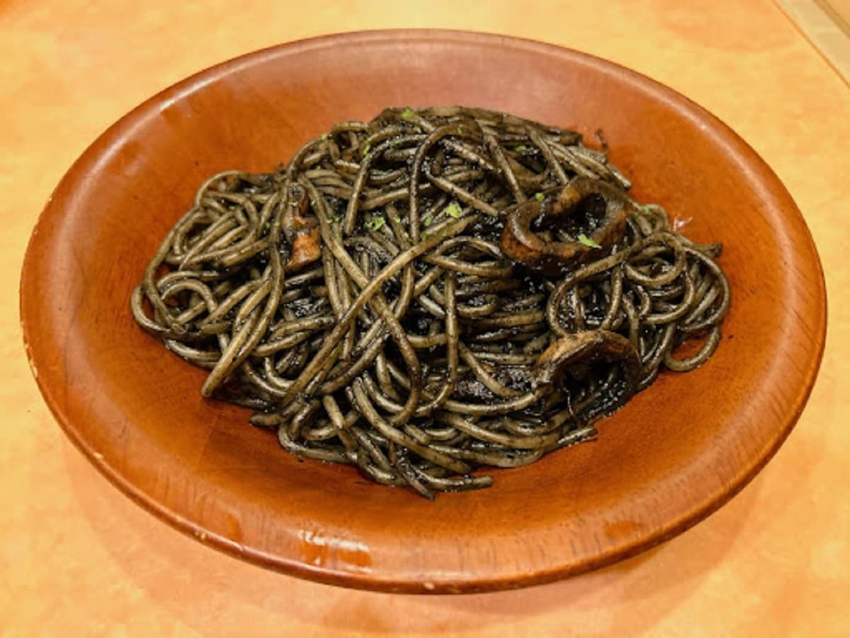 サイゼリヤ　イカスミパスタ